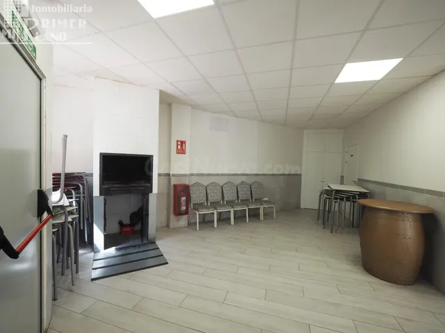 Se vende local comercial en el paseo Ramon Ugena - foto 2