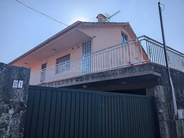 Casa con terreno en Mos SIN POSESION. No se Puede Visitar. - foto 3