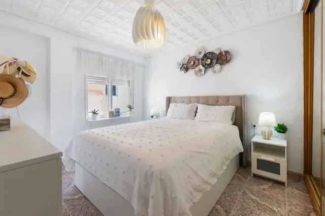 Elegante apartamento reformado de 3 dormitorios a 150 m de la playa del Cura, Torrevieja — 20