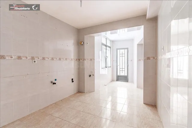 Oportunidad única en el centro de Gador: Piso para reformar  - foto 3