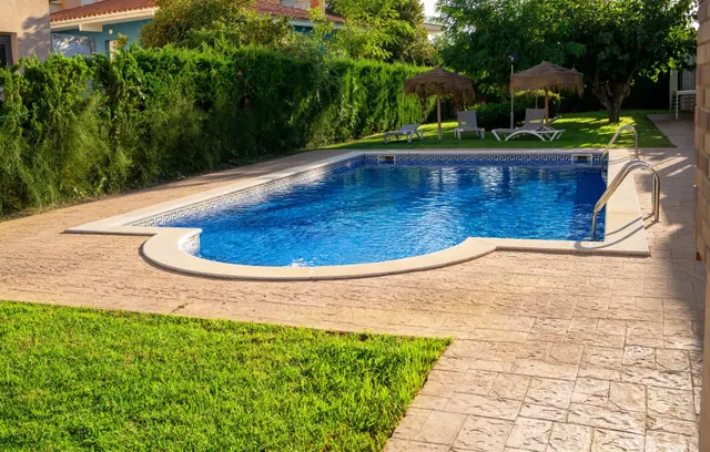 CASA ESQUINERA DE 5 habitaciones EN BARENYS — 38