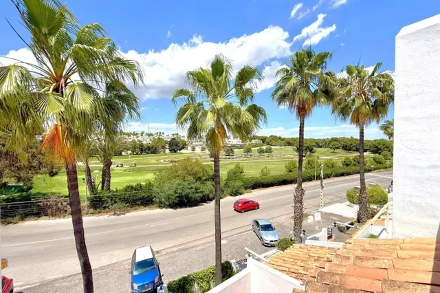 Casa Adosada Moderna con Vistas al Golf y Terrazas Soleadas  - foto 2
