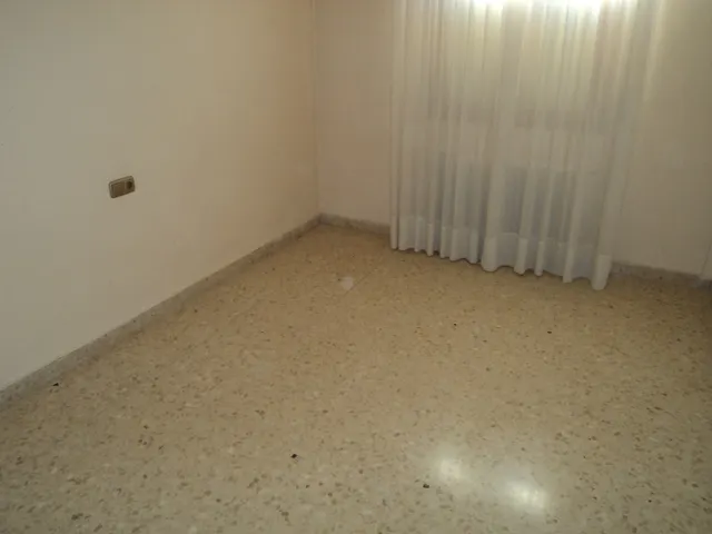 Piso para entrar a vivir en pleno centro de la Roda. — 27