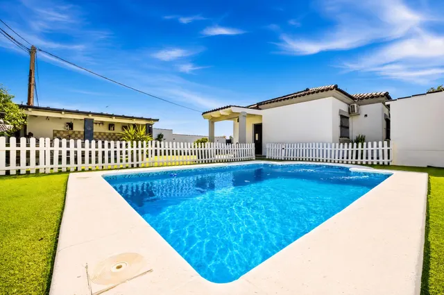 Chalet ideal para vivir todo el año, en la entrada de Chiclana. — 6