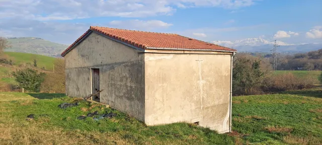 Amplia finca con varias edificaciones — 24