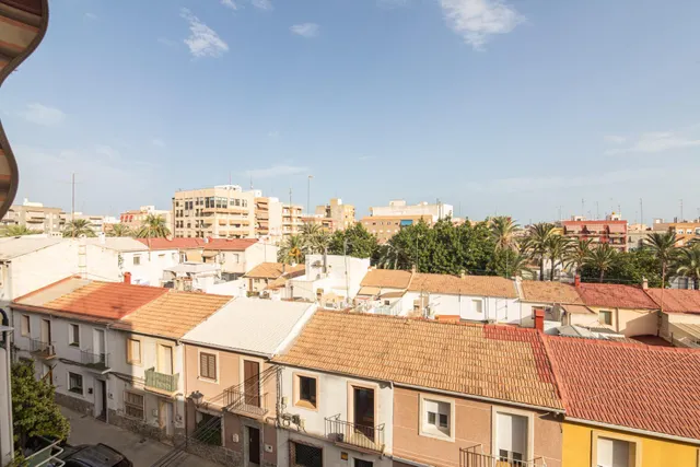 3º sin ascensor, de 3 habitaciones, 1 baño y balcón — 20