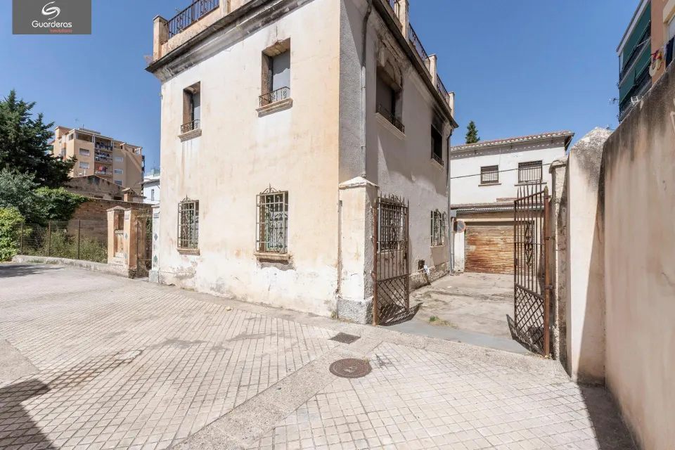 !!ESPECTACULAR PARCELA CON VIVIENDA JUNTO LA HÍPICA!!