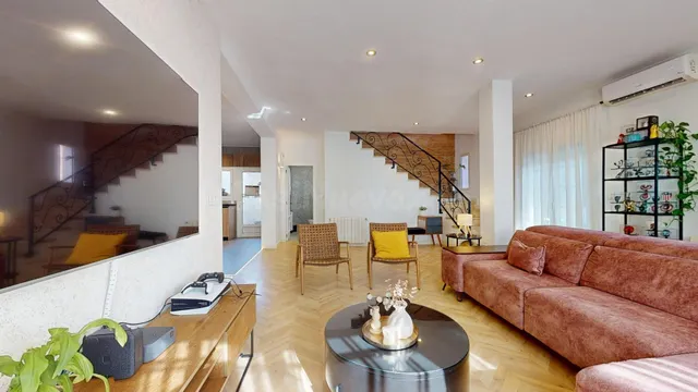 Exclusivo chalet independiente con jardín y excelentes espac - foto 5