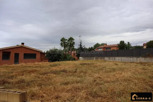 Construye tu hogar en Can Quirze: solar de 711 m2 en la mejo - foto 3