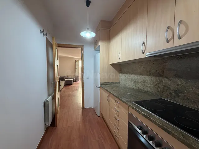 Vive en el corazón de Castelló d’Empúries: piso listo para entrar a vivir — 16
