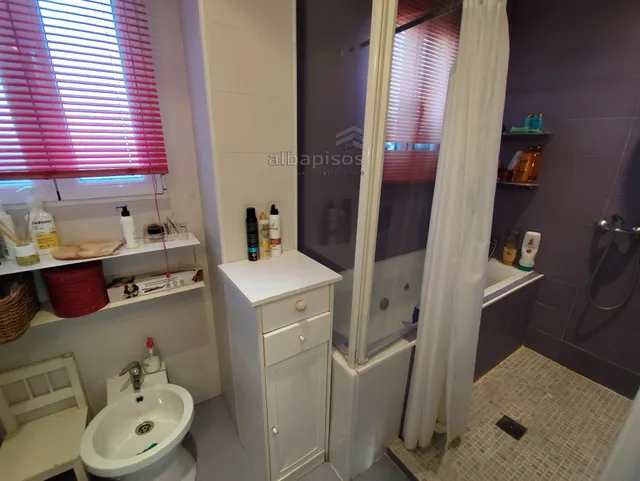 EXCLUSIVO ÁTICO CON TERRAZA Y GARAJE INCLUIDO EN ZONA ARQUITECTO VANDELVIRA · 4 habitaciones · REF: GV0329 — 28