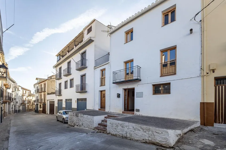 GR3929 - Alhama de Granada - Casa de pueblo reformada con patio delantero y azotea