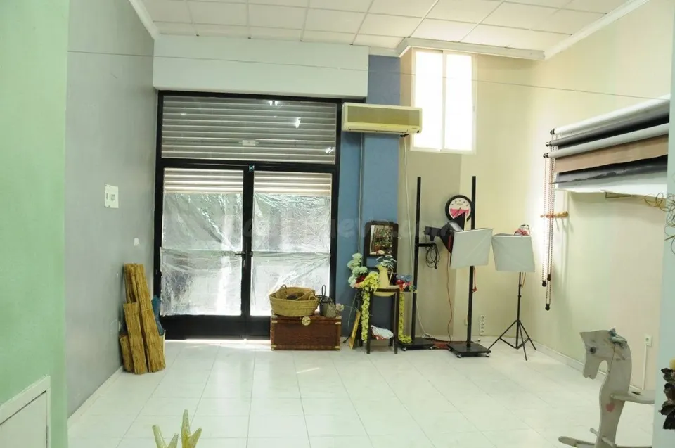 SE VENDE LOCAL EN EL BARRIO DEL CARMEN 87 M2