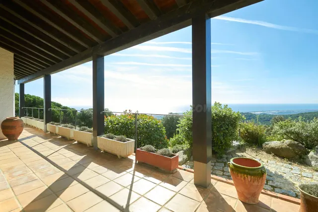 ESPECTACULAR CASA EN LA CORNISA CON VISTAS AL MAR — 2