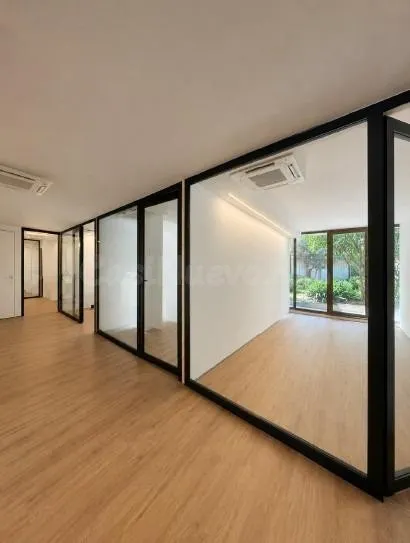 Local comercial con espacios independientes y vistas a un agradable jardín en Sant Antoni