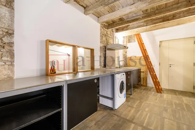 Piso con 2 lofts independientes con balcon baños cada uno y una excelente ubicación en el gòtico — 27
