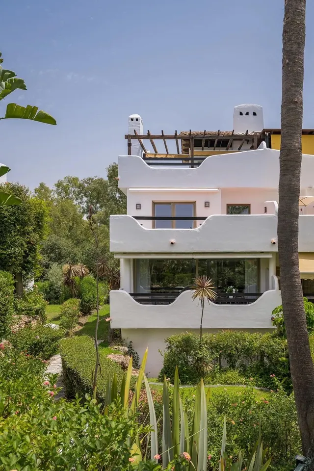 Chalet adosado en la Milla de Oro de Marbella — panorámica de La Concha — 41