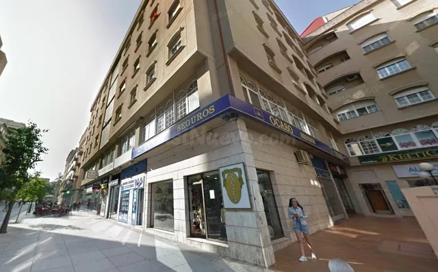 Oficinas situadas en el centro de Cáceres en calle peatonal. — 2