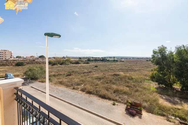 Vivienda con terraza , vistas despejadas, privacidad y orientación a medio día — 12