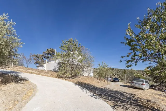 Casa rural en término de Montefrío. — 32