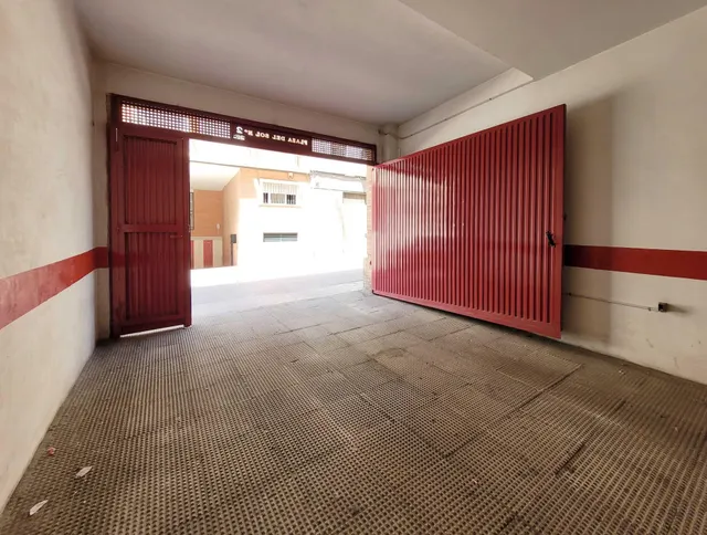 PLAZA DE GARAJE PARA COCHE EN VENTA EN CAROLINAS ALTAS — 3
