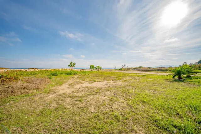 Chalet en primera línea de playa en torrenostra: una oportunidad para crear tu hogar junto al mar — 15