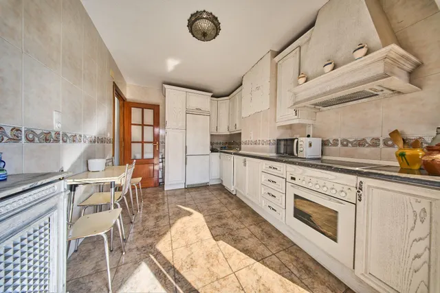 Residencia exclusiva en Paseo del Salón con vistas despejadas — 35