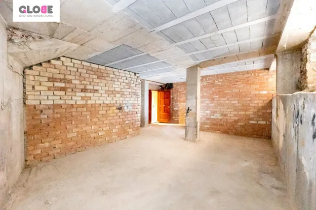 LOCAL EN VENTA JUNTO PLAZA ISABEL LA CATÓLICA — 8