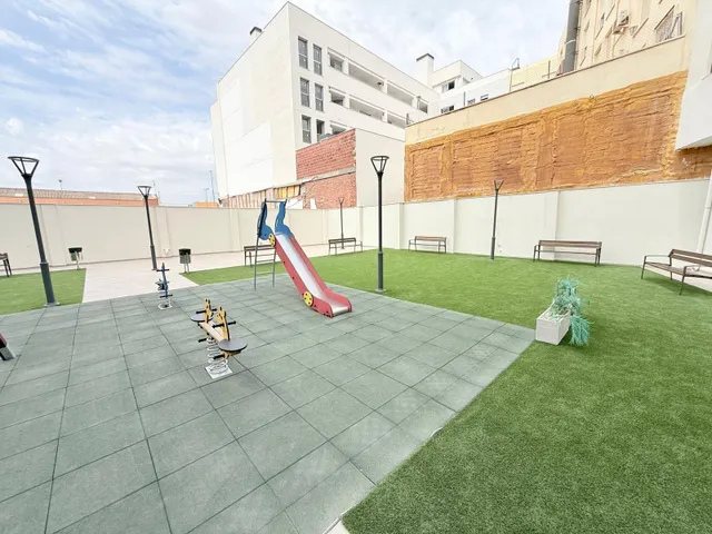 Luminoso apartamento semi-nuevo con terraza, piscina y parking — 46