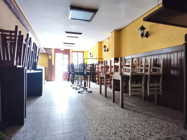 LOCAL COMERCIAL EN ULTRAMAR-FERROL — 2
