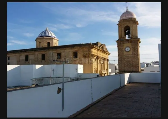 CASA PALACIO EN ARQUILLO DEL RELOJ CORAZÓN DE CHICLANA DE LA