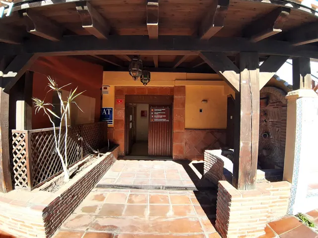 Amplio Local Comercial de 600 m2 en Ubicación Estratégica de Calahonda Baja — 3