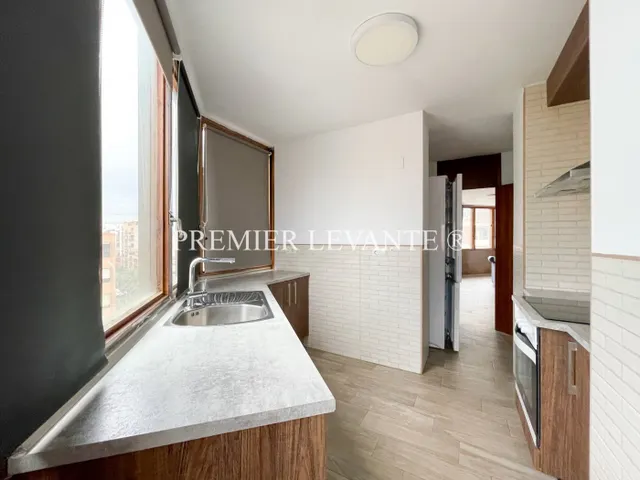 Vivienda en Centro, 4 hab y 2 baños, reformada, con ascensor. — 8