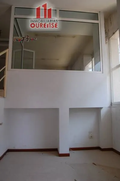 AMPLIO LOCAL COMERCIAL EN EL VEINTIUNO — 11