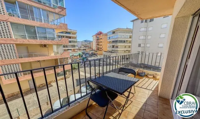 Acogedor apartamento de 2 habitaciones con terraza — Roses ( - foto 2