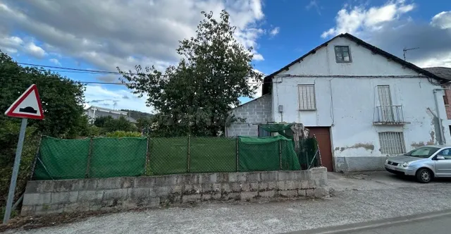 Oportunidad de Inversión en San Andrés de Montejos: Casa par