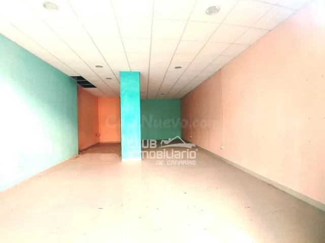 Local Comercial en Av. Islas Canarias - foto 2