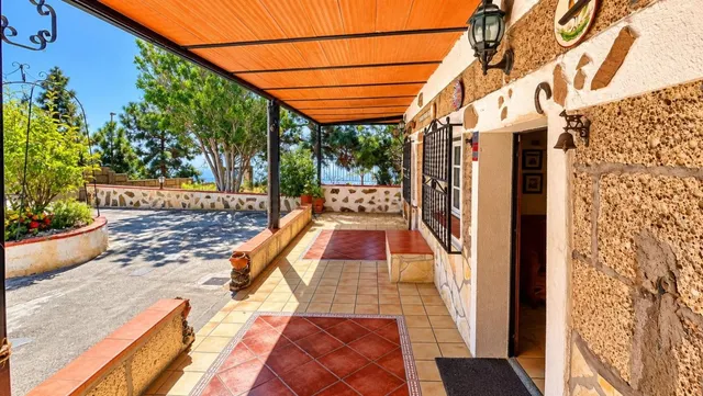 Finca exclusiva en Vilaflor · 2 viviendas, viñedo, bodega y piscina — 26