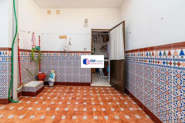GRAN CASA CON DOS VIVIENDAS INDEPENDIENTES, AMPLIO PATIO Y AZOTEA – UNA OPORTUNIDAD ÚNICA PARA FAMILIAS O INVERSORES — 28