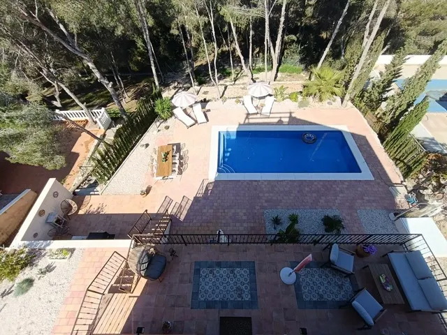 Villa 5 habitaciones 256m² en venta - Zona Pueblo — 35