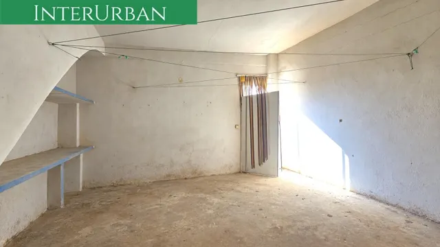 Oportunidad - Amplia casa de 197 m2 con 4 dormitorios y terraza en Benissanó — 42