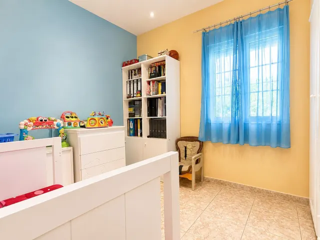 CASA INDEPENDIENTE CON 966 M/2 DE PARCELA EN NUEVO HIGUERON . — 15