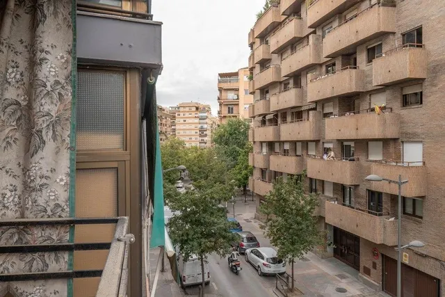 Pisazo en venta en calle Obispo Hurtado — 30