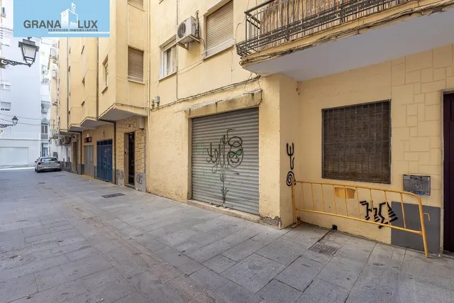 Estos dos grandes locales en pleno centro de Granada ofrecen una oportunidad única para tu negocio. — 15
