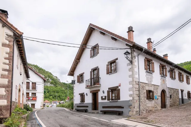 HOTEL RURAL CON ENCANTO EN EL CORAZÓN DEL PIRINEO NAVARRO, J