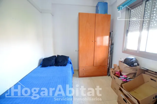¡En buena zona! Amplio, moderno y esquinero con gran balcón de buenas vistas — 17