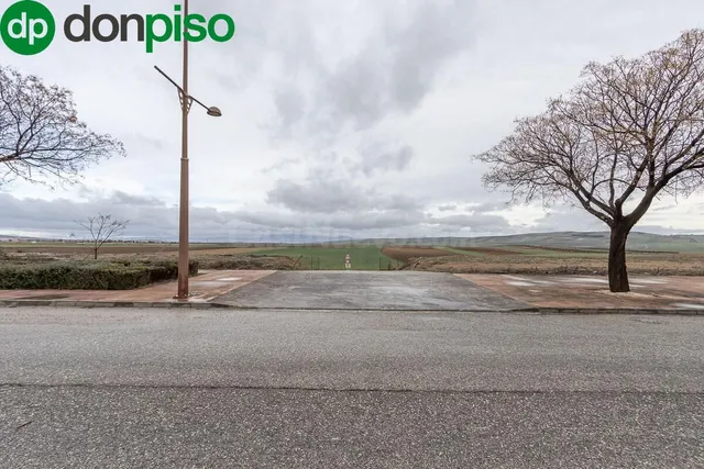 Parcela con proyecto básico de 17 naves industriales en el P - foto 5