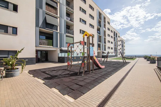 vivienda con piscina, plaza de garaje, terraza, 3 habitaciones y 2 baños — 33