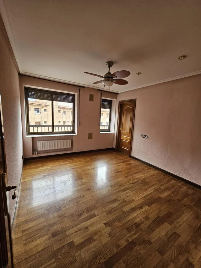 Exclusividad, amplitud y confort en el centro de Salamanca, 3 amplios dormitorios y plaza de garaje cerrada — 22