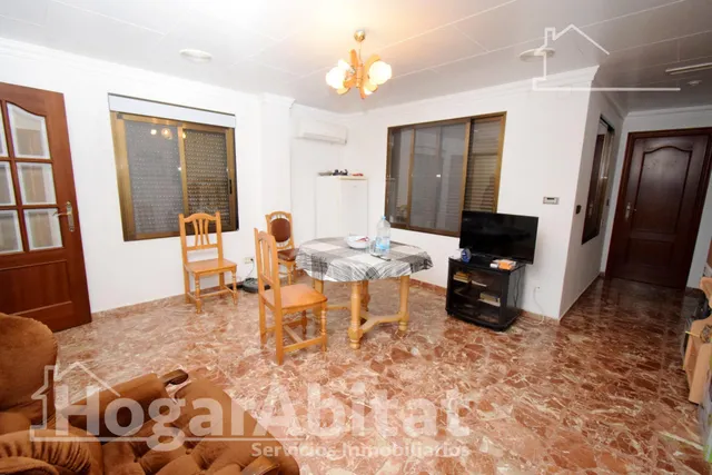 ESPACIOSA CASA CON TERRAZA Y GARAJE — 7